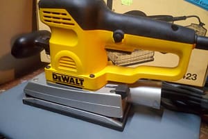 IMAGEN DE LIJADORA DE BANDA DEWALT / DEWALT BELT SANDER IMAGE
