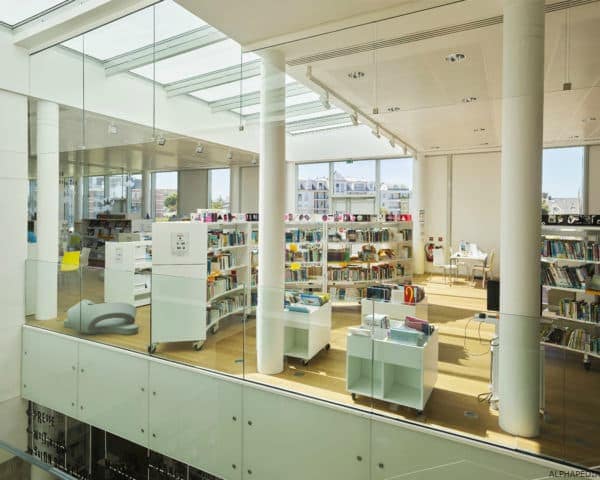 IMAGEN DE BIBLIOTECA / LIBRARY IMAGE