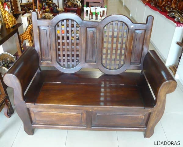 IMAGEN DE BANCOS DE MADERA ANTIGUOS / IMAGE OF OLD WOODEN BENCHES