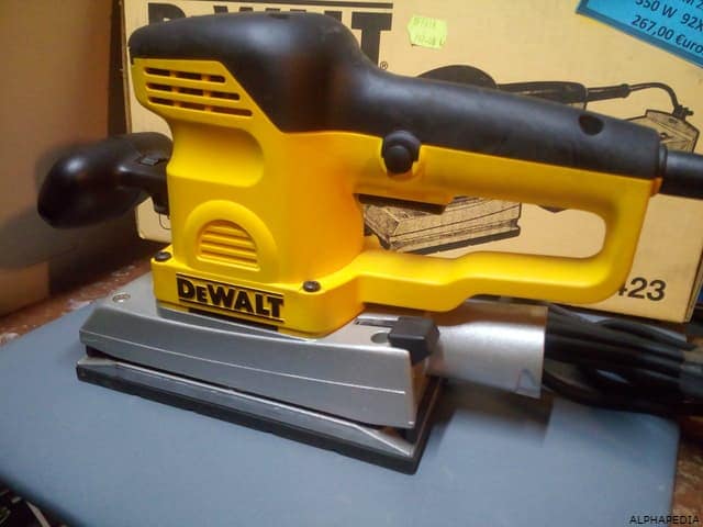 IMAGEN DE LIJADORA DE BANDA DEWALT / DEWALT BELT SANDER IMAGE